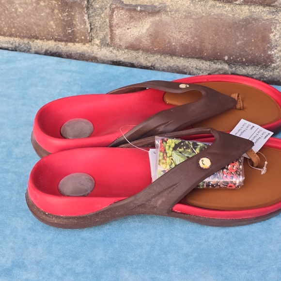 Bundle Three Pairs of Slide Flip Flops Thong Sandals Sz 7 - Picture 5 of 14